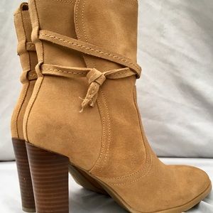 Tommy Hilfiger Varick Ankle Bootie Tan -8 1/2